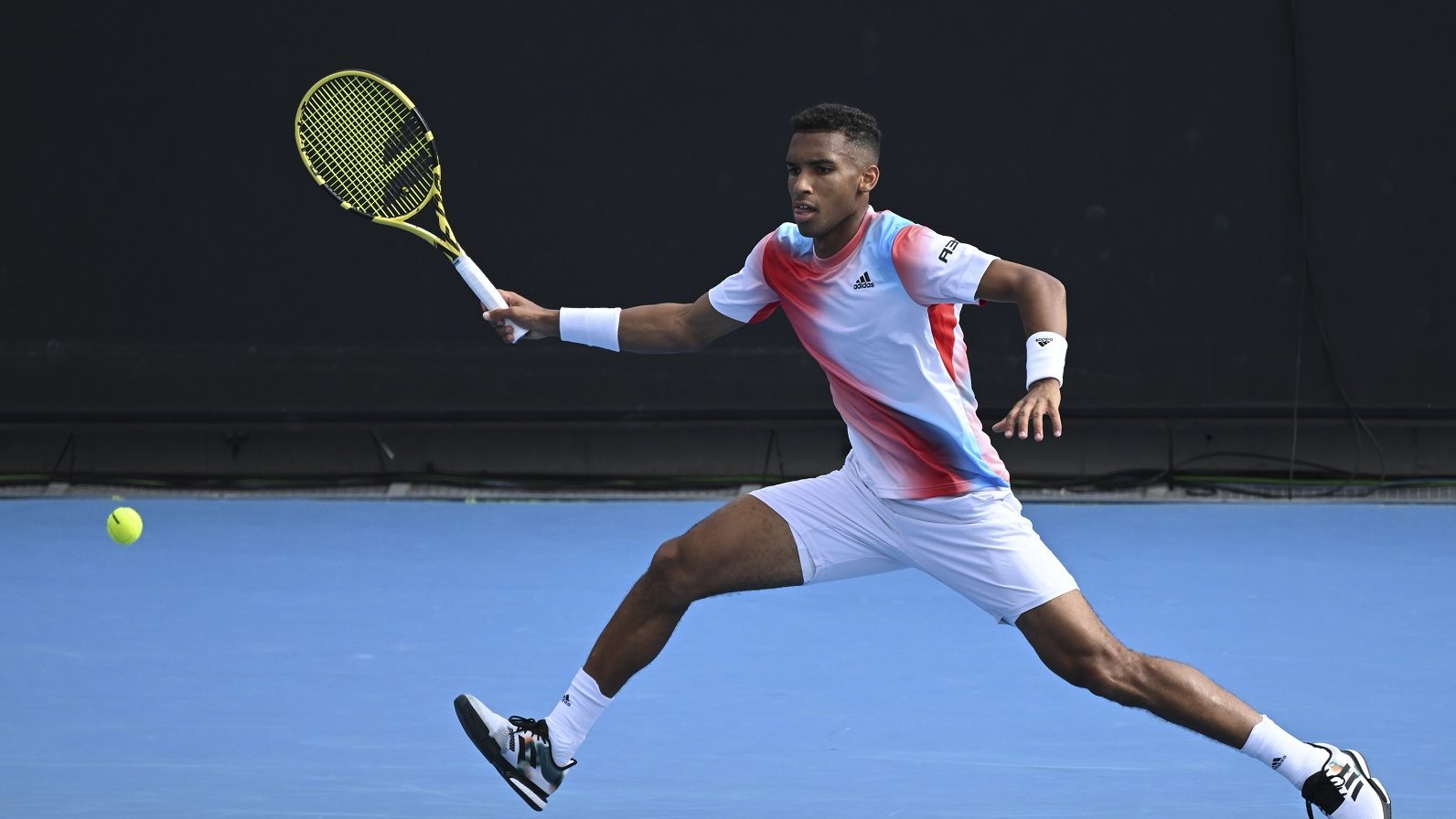 Auger-Aliassime comes up clutch to advance in Australian Open thriller