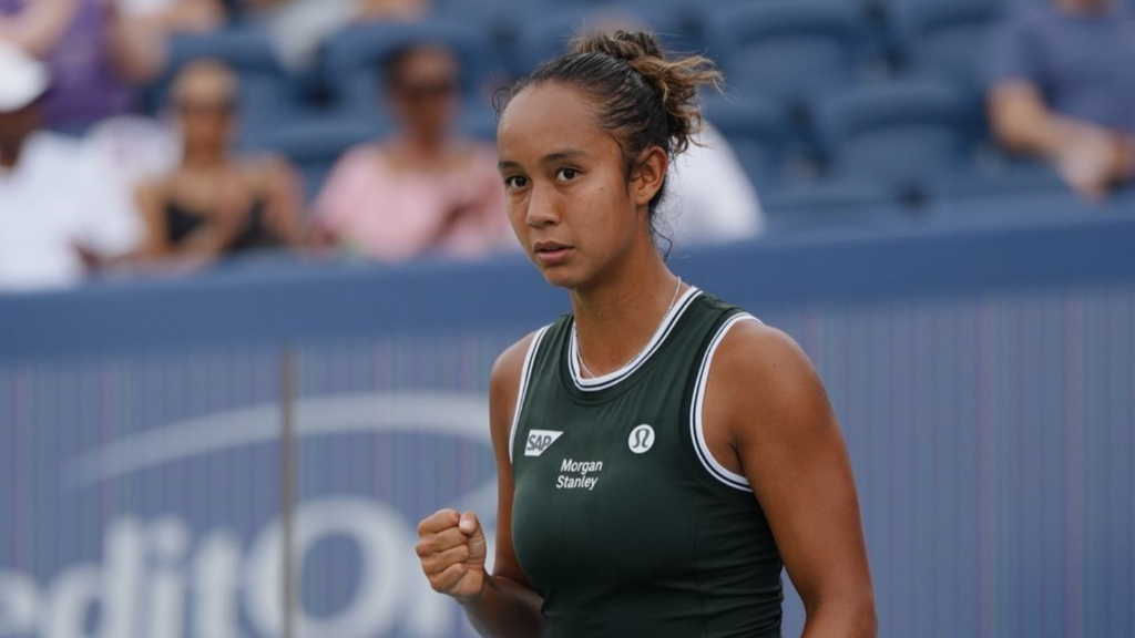 Leylah Fernandez pumps her fist. She will arrive at the US Open with momentum after her strong performance in Cincinnati.