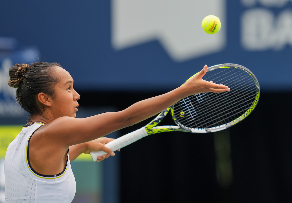 Fernandez and Andreescu fall in Tokyo