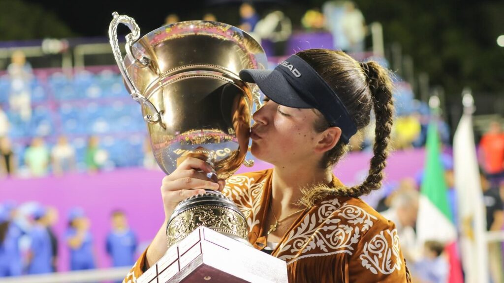 Marina Stakusic kisses the trophy in Tampico, Mexico.