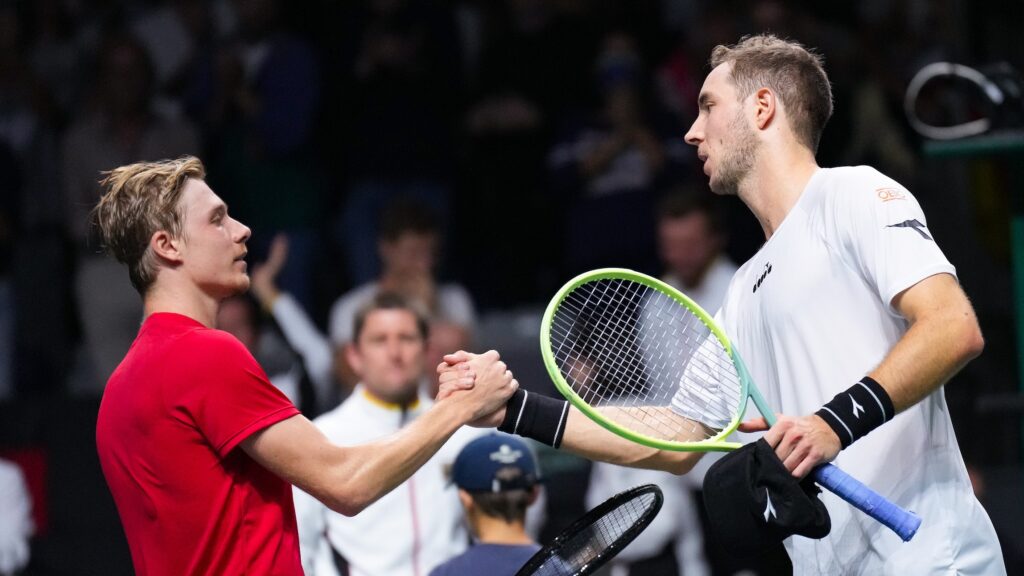 Denis Shapovalov of Canada (left) and Jan-Lennard Struff of Germany (right) shake hands at the Davis Cup.