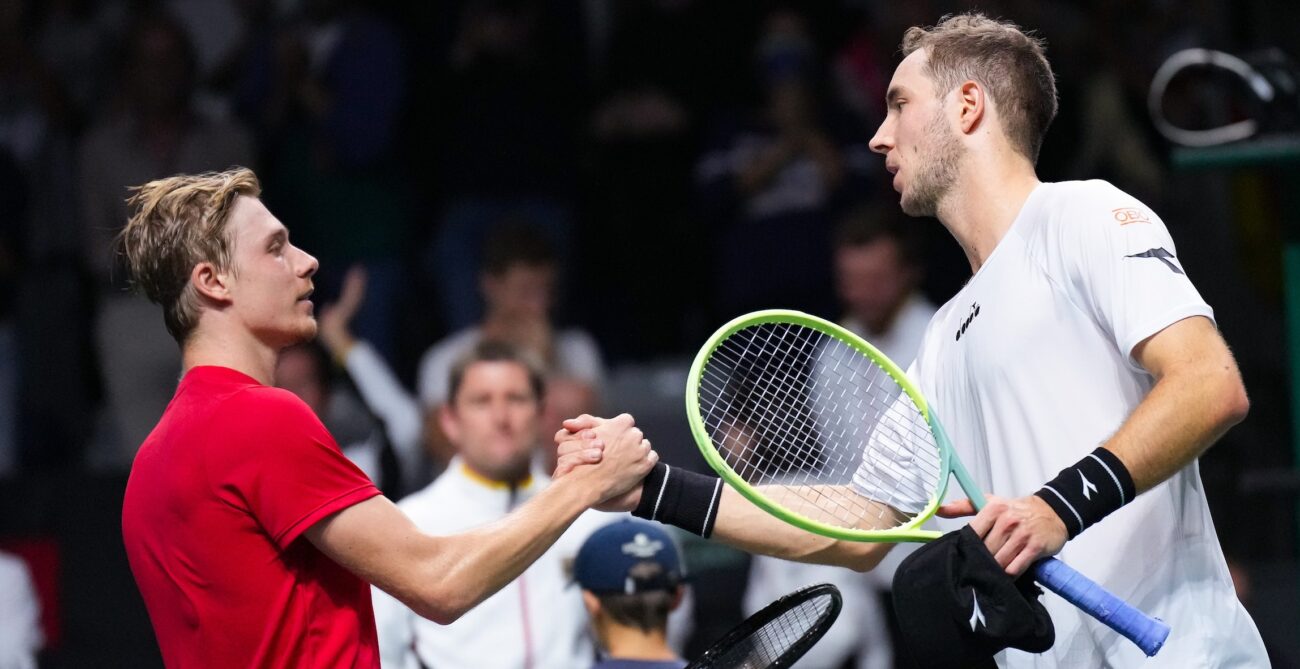 Denis Shapovalov of Canada (left) and Jan-Lennard Struff of Germany (right) shake hands at the Davis Cup.