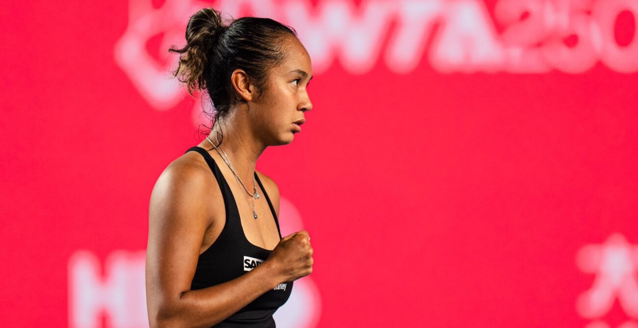 Leylah Fernandez pumps her fist in Hong Kong.