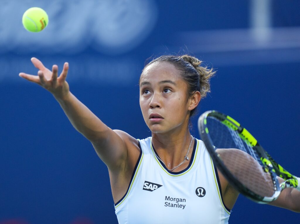 Leylah Fernandez tosses a ball up to serve. Canadian Tennis year in review