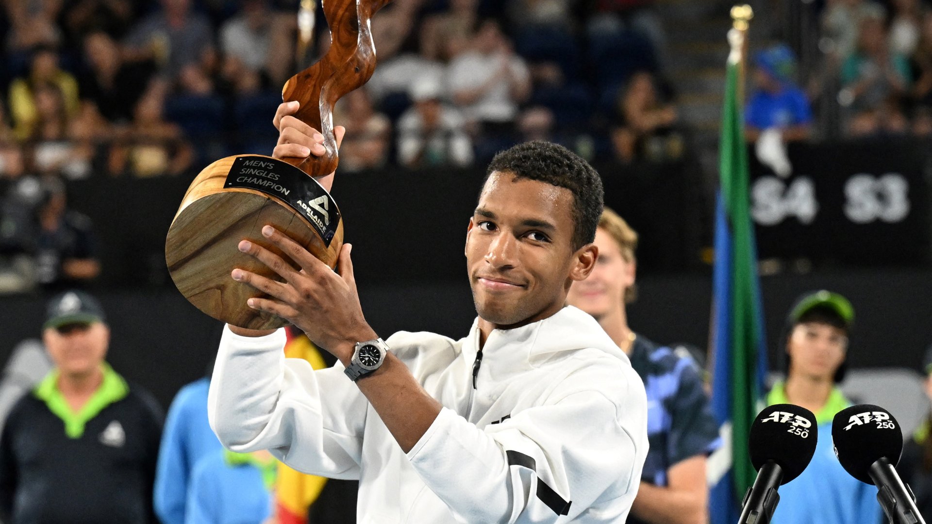 Felix Auger-Aliassime lifts the trophy in Adelaide. He was one of five Canadians to win a title in the second week of 2025.