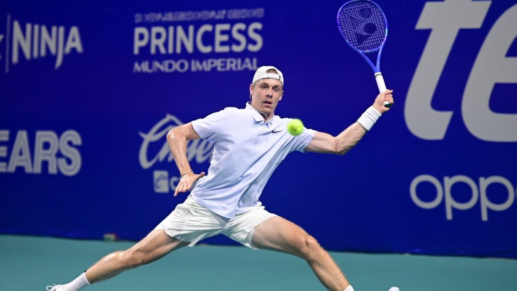 Denis Shapovalov winds up to hit a forehand in Acapulco. He beat Marcos Giron in the quarter-finals on Thursday.