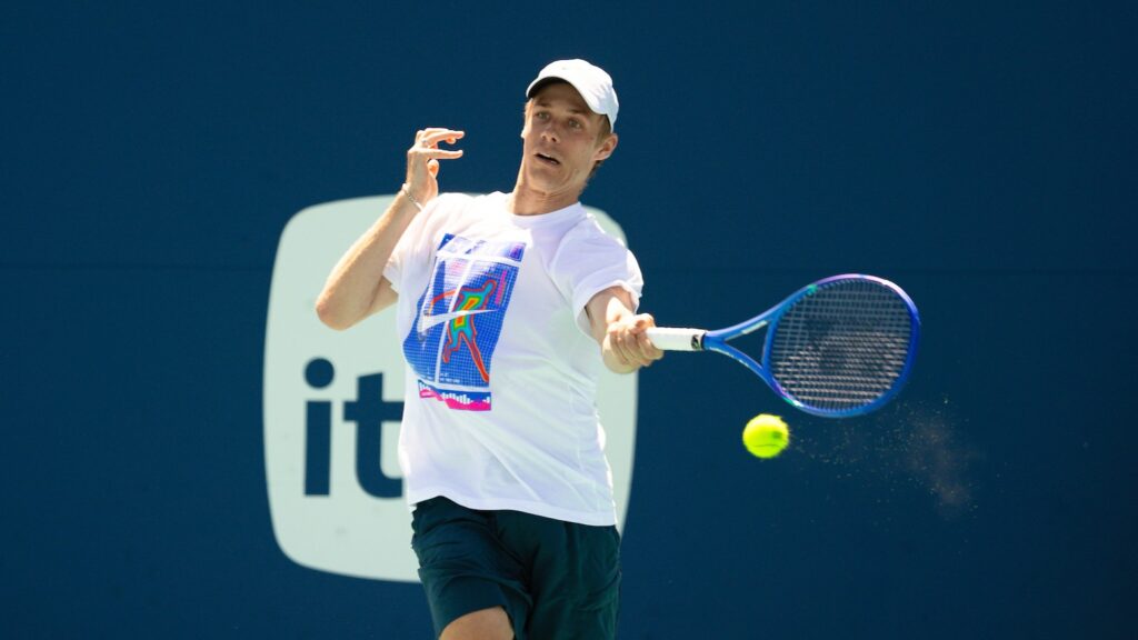 Denis Shapovalov hits a forehand in Miami. He was victorious on Saturday but Leylah Fernandez was defeated.